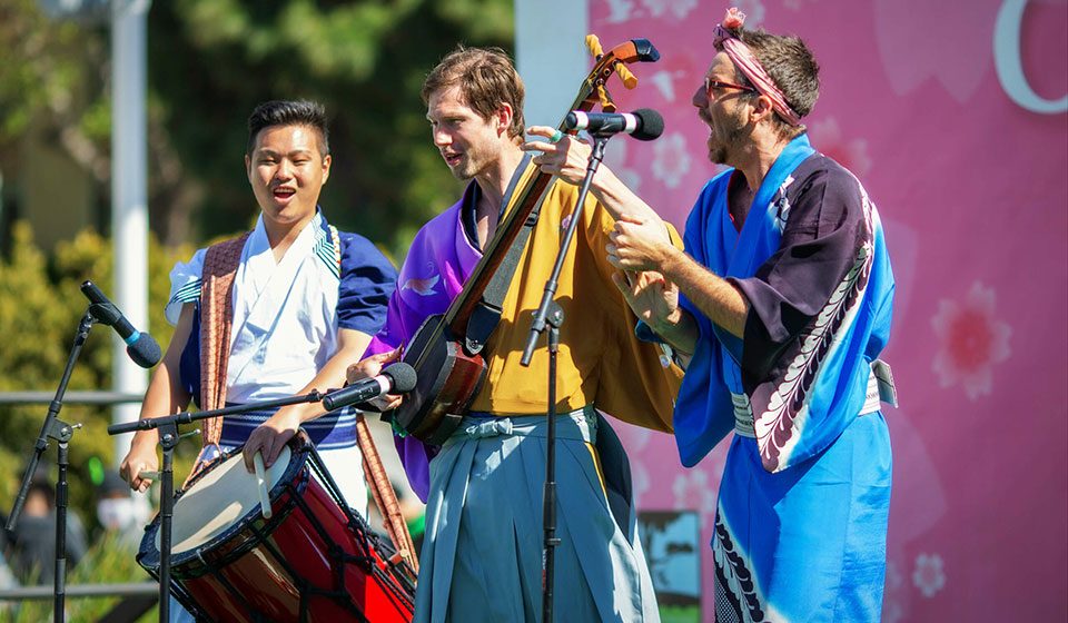 Waves of Harmony musicians performing in kimono with shamisen and taiko